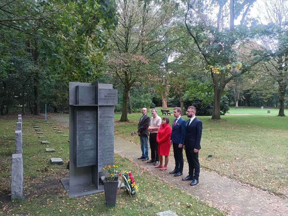 Upamiętnienie w Gross Fullen. Fot. Dorota Lewsza (IPN)