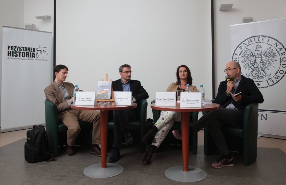 Od lewej dr Filip Gańczak, dr Dominik Pick, dr hab. Beata Halicka oraz dr Felix Ackermann