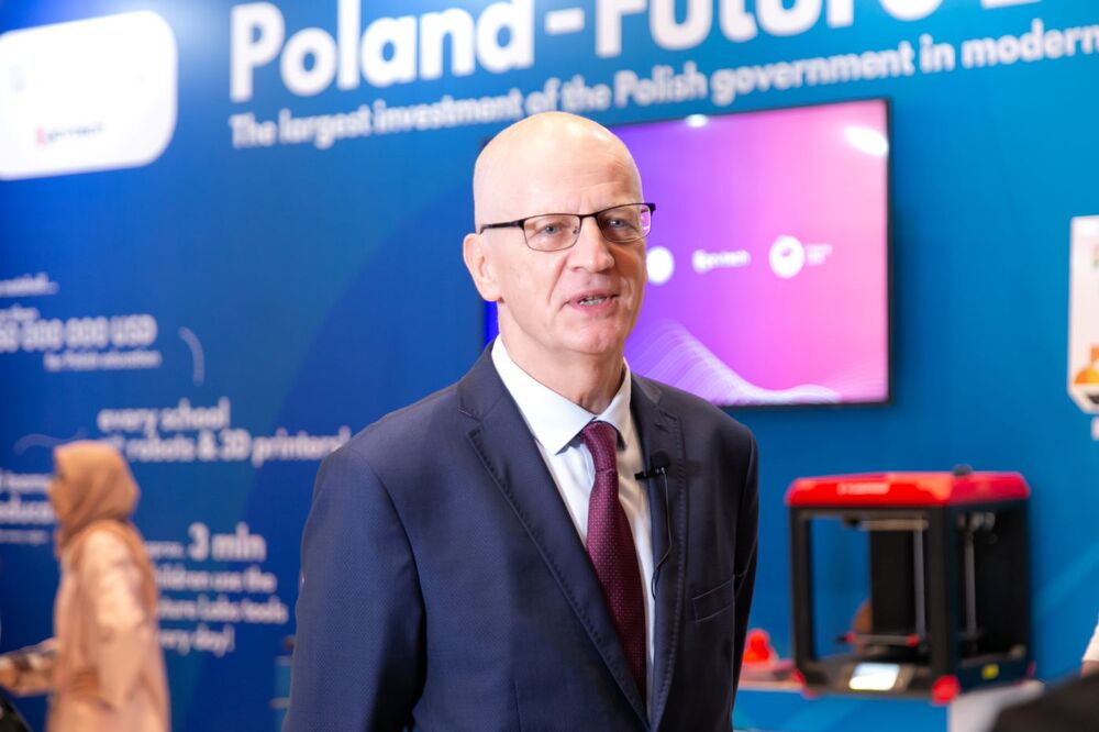 Ambasador RP Artur Dmochowski na targach edukacyjnych Bett Asia 2023. Fot. Pee and AO