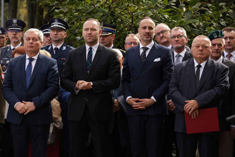 Uroczystość odsłonięcia pomnika Wojciecha Korfantego – Opole, 11 października 2023. Na zdj. dr Karol Nawrocki, senator Rzeczypospolitej Polskiej Jerzy Czerwiński, wojewoda opolski Sławomir Kłosowski, poseł Janusz Kowalski. Fot. Mikołaj Bujak (IPN)