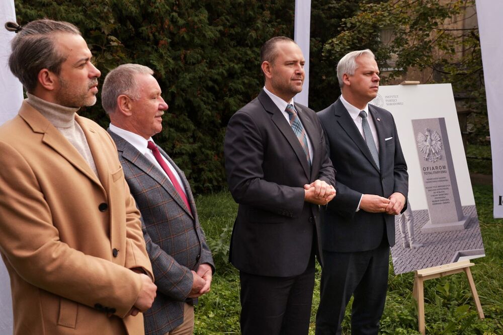 Prezentacja projektu nowego upamiętnienia. Briefing prasowy prezesa IPN – Malbork, 13 października 2023 r. Fot. Mikołaj Bujak (IPN)