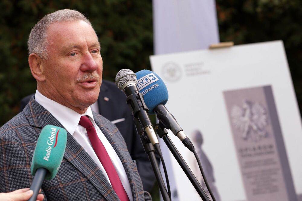 Zastępca burmistrza Malborka Jan Tadeusz Wilk podczas prezentacji projektu nowego upamiętnienia – Malbork, 13 października 2023 r. Fot. Mikołaj Bujak (IPN)