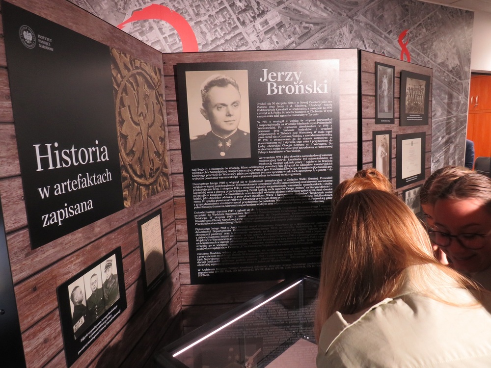 Historia w artefaktach zapisana – spotkanie inaugurujące projekt wystawienniczo-edukacyjny Archiwum IPN – Warszawa, 12 października 2023. Fot. Arkadiusz Serwa, Rafał Borkowski (OAIPN w Warszawie)