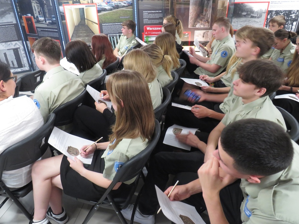 Historia w artefaktach zapisana – spotkanie inaugurujące projekt wystawienniczo-edukacyjny Archiwum IPN – Warszawa, 12 października 2023. Fot. Arkadiusz Serwa, Rafał Borkowski (OAIPN w Warszawie)