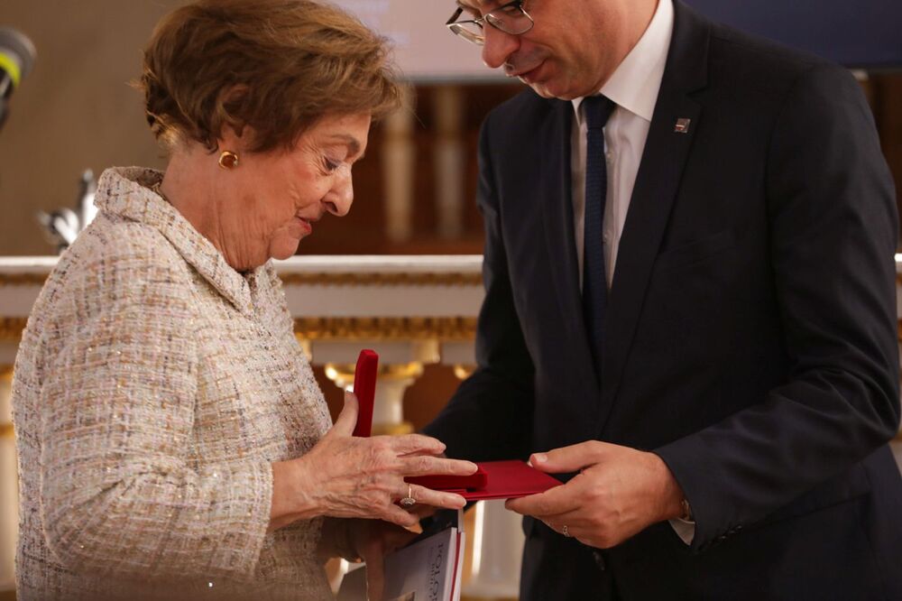 Gala wręczenia nagrody Instytutu Pamięci Narodowej „Ambasador Polskiej Historii”. Nagrodę dla Związku Polaków we Włoszech odebrała Urszula Stefańska-Andreini – 17 października 2023. Fot. Mikołaj Bujak (IPN)