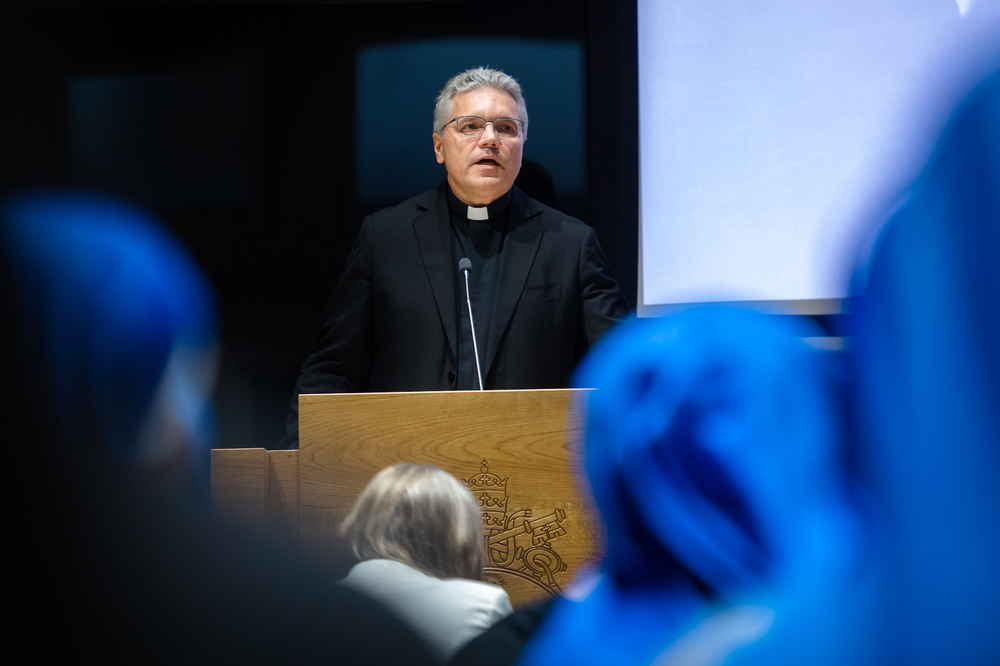 Ks. Andrzej Dobrzyński, dyr. Ośrodka Dokumentacji i Studium Pontyfikatu Jana Pawła II w Rzymie. Sesja naukowa „Jan Paweł II i komunistyczne służby specjalne” – Rzym, 18 października 2023 r. Fot. Sławek Kasper (IPN)