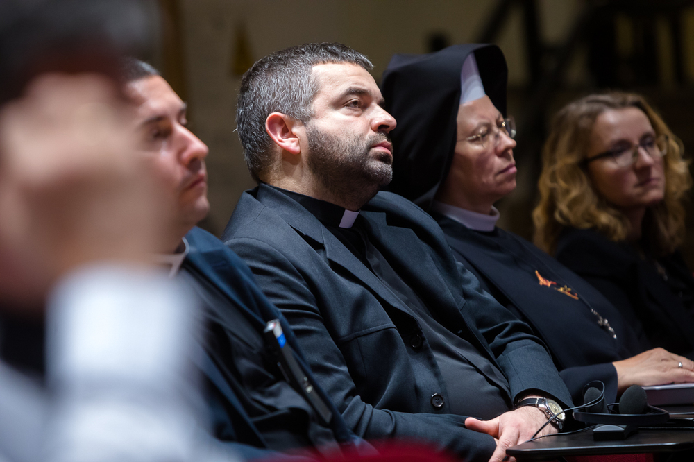 Ks. Mateusz Wójcik, dyrektor Domu Polskiego w Rzymie. Sesja naukowa „Jan Paweł II i komunistyczne służby specjalne” – Rzym, 18 października 2023 r. Fot. Sławek Kasper (IPN)