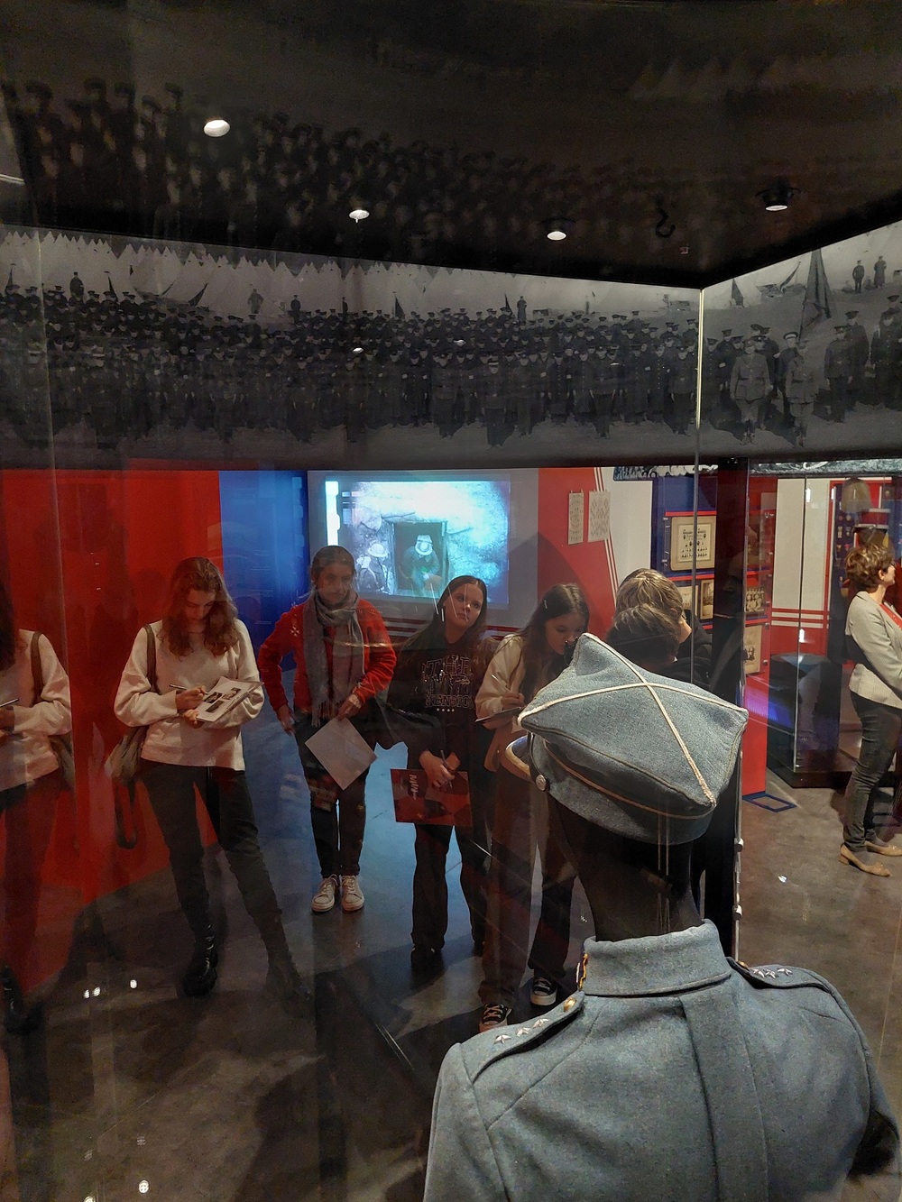 Lekcje archiwalne w Muzeum II Wojny Światowej w Gdańsku. Fot. Archiwum IPN