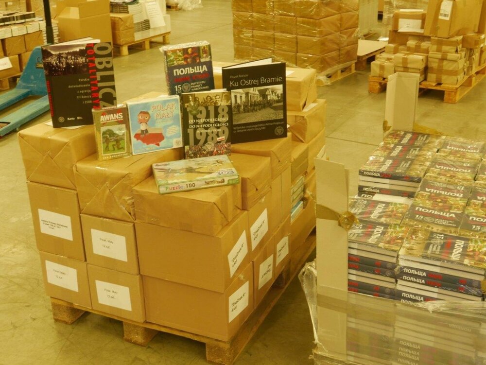 Publikacje IPN dla Konsulatu Generalnego RP w Winnicy. Fot. Maciej Steppa/IPN