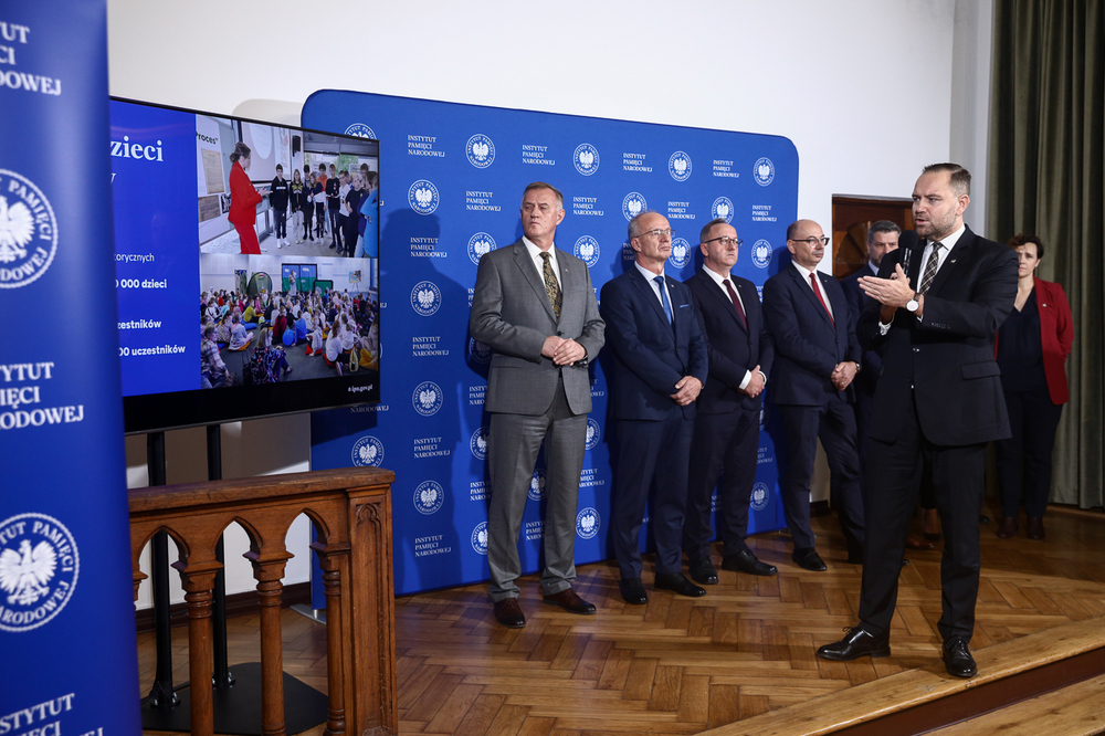 Nie da się zbudować świadomej i bezpiecznej przyszłości bez refleksji historycznej – konferencja prasowa IPN – 25 października 2023. Fot. Sławek Kasper (IPN)