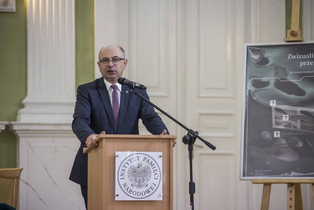 Konferencja naukowa „Zwizualizować przeszłość. Od celuloidu do rozszerzonej rzeczywistości” – Warszawa, 27 października 2023. Na zdj. dr Mateusz Szpytma. Fot. Katarzyna Adamów (IPN)