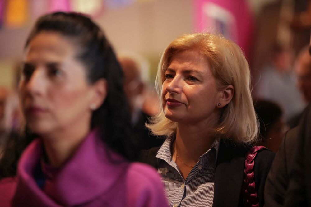 Dyrektor Muzeum Interwencji w Meksyku Cecylia Genel (L) i dyrektor Biura Współpracy Międzynarodowej IPN Agnieszka Jędrzak (P) podczas otwarcia wystawy „Szlaki Nadziei. Odyseja Wolności” w Meksyku – 3 listopada 2023. Fot. Mikołaj Bujak (IPN)