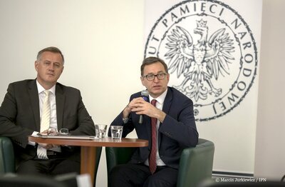 Konferencja prasowa w sprawie okoliczności śmierci Piotra Bartoszcze – 26 października 2017. Fot. Marcin Jurkiewicz / IPN