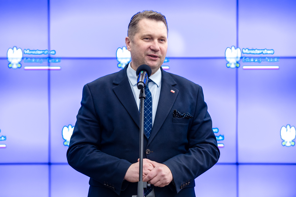 Minister Edukacji i Nauki Przemysław Czarnek podczas wręczania medali „Zasłużony dla Nauki Polskiej Sapientia et Veritas” – Warszawa, 24 listopada 2023. Fot. Sławek Kasper (IPN)
