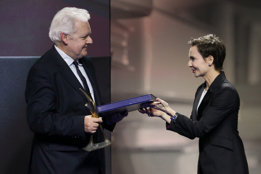 Nagrodę czytelników za najlepszą książkę naukową poświęconą dziejom Polski i Polaków w XX wieku otrzymał Jarosław Molenda za publikację „Alfred Szklarski – Sprzedawca marzeń. Pierwsza biografia twórcy przygód Tomka Wilmowskiego”. Fot. Mikołaj Bujak (IPN)