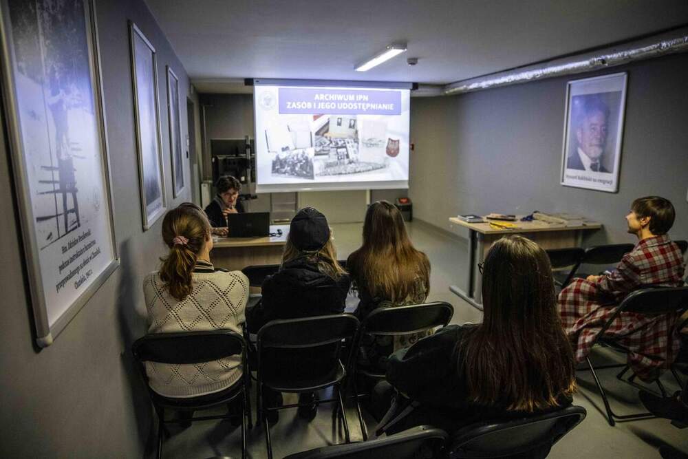 Relacja z wizyty studentów w Archiwum Instytutu Pamięci Narodowej – 27 listopada 2023. Fot. Katarzyna Adamów (IPN)