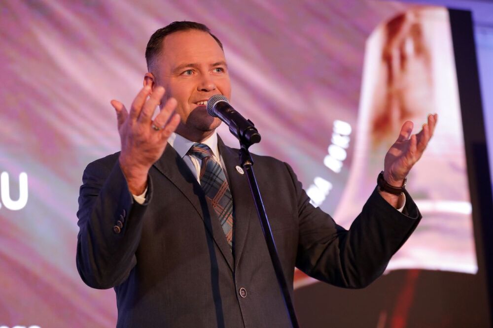 Prezes IPN dr Karol Nawrocki podczas gali finałowa X edycji ogólnopolskiego konkursu Audycja Historyczna Roku – Białystok, 30 listopada 2023. Fot. Mikołaj Bujak (IPN)