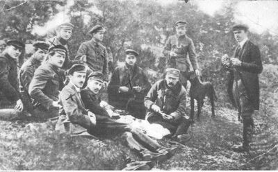 Komenda Naczelna POW na ćwiczeniach w okolicach Warszawy, 1917. Fot. NAC