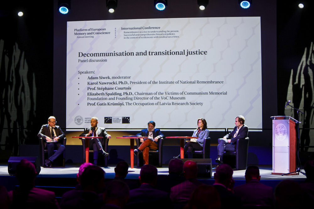 Dyskusja „Dekomunizacja i sprawiedliwość okresu przemian” podczas zjazdu Platformy Europejskiej Pamięci i Sumienia – Warszawa, 5 grudnia 2023. Fot. Sławek Kasper (IPN)