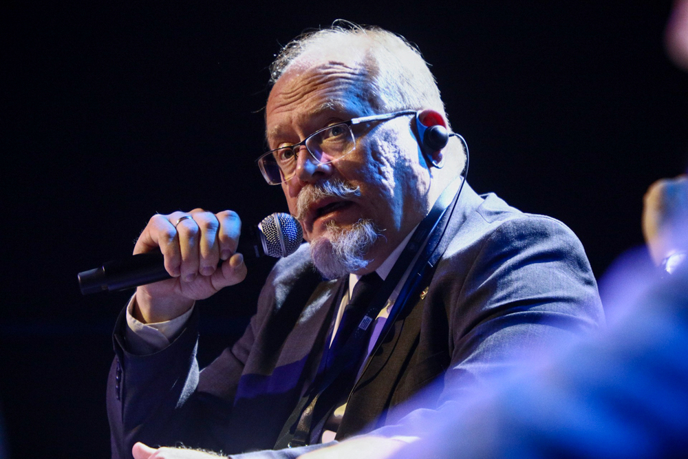 Dyskusja „Dekomunizacja i sprawiedliwość okresu przemian” podczas zjazdu Platformy Europejskiej Pamięci i Sumienia. Na zdj. Adam Siwek, dyrektor BUWiM IPN – Warszawa, 5 grudnia 2023. Fot. Sławek Kasper (IPN)