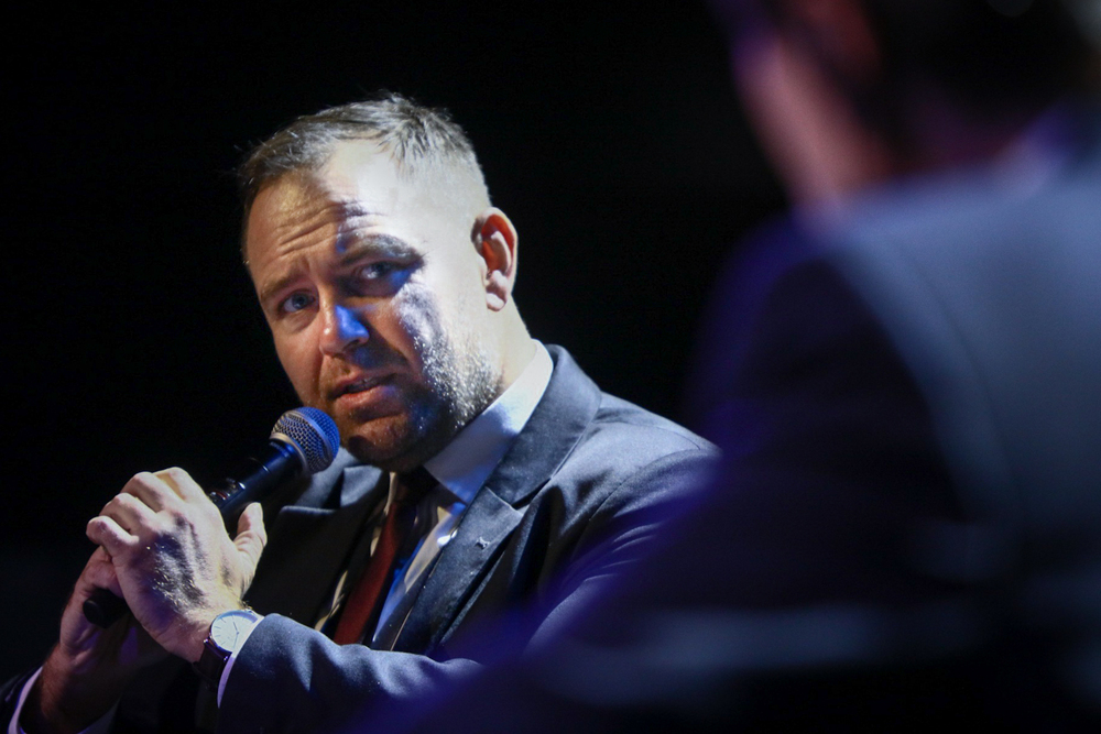 Dyskusja „Dekomunizacja i sprawiedliwość okresu przemian” podczas zjazdu Platformy Europejskiej Pamięci i Sumienia. Na zdj. dr Karol Nawrocki, prezes IPN – Warszawa, 5 grudnia 2023. Fot. Sławek Kasper (IPN)