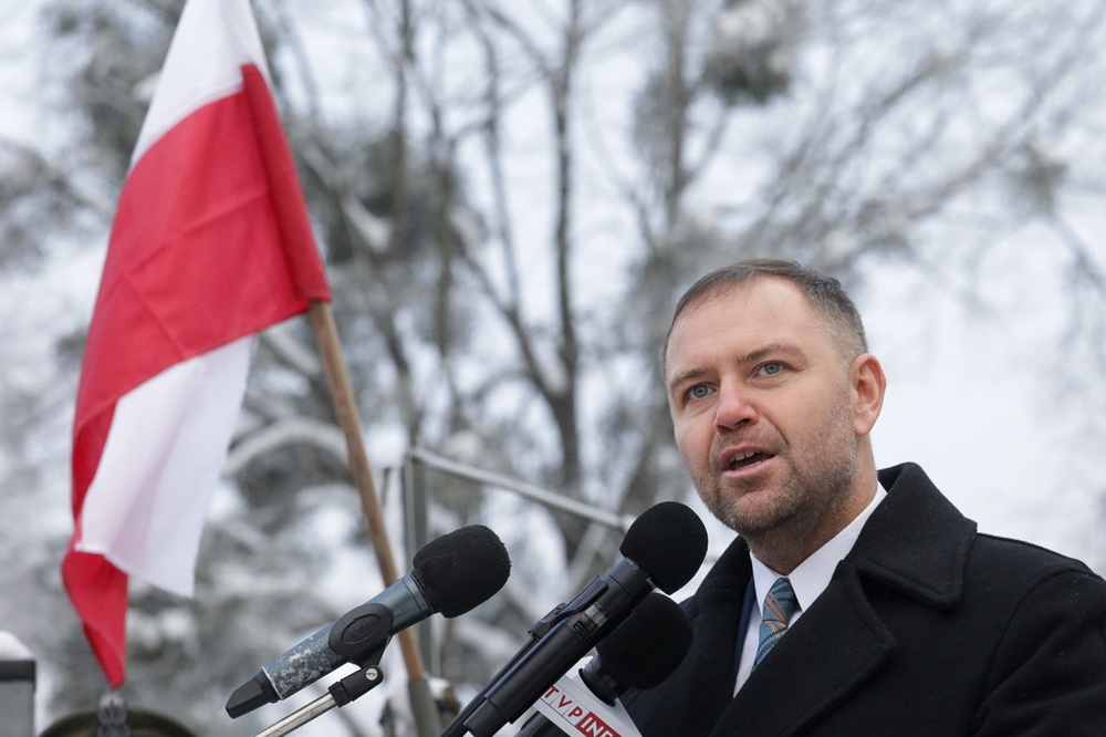 Prezes IPN dr Karol Nawrocki podczas odsłonięcia pomnika Powstania Zamojskiego – Bondyrz, 6 grudnia 2023. Fot. Mikołaj Bujak (IPN)