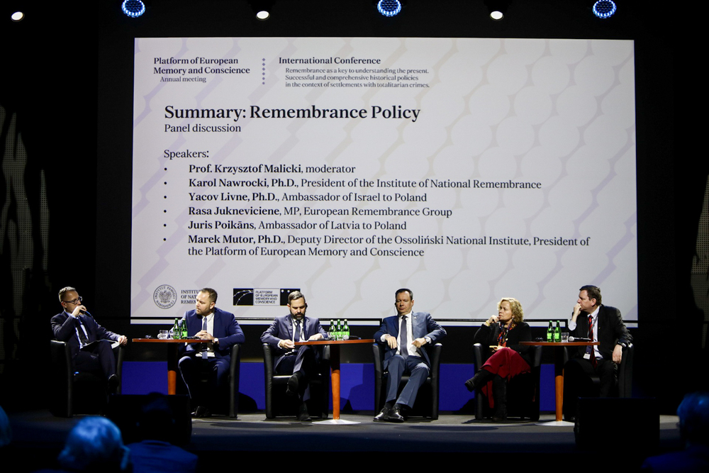 Debata „Polityka pamięci” podczas zjazdu Platformy Europejskiej Pamięci i Sumienia – Warszawa, 7 grudnia 2023. Fot. Sławek Kasper (IPN)
