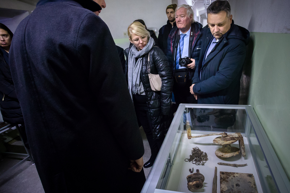 Uczestnicy zjazdu Platformy Europejskiej Pamięci i Sumienia zwiedzili Muzeum Żołnierzy Wyklętych i Więźniów Politycznych PRL – Warszawa, 7 grudnia 2023. Fot. Sławek Kasper (IPN)