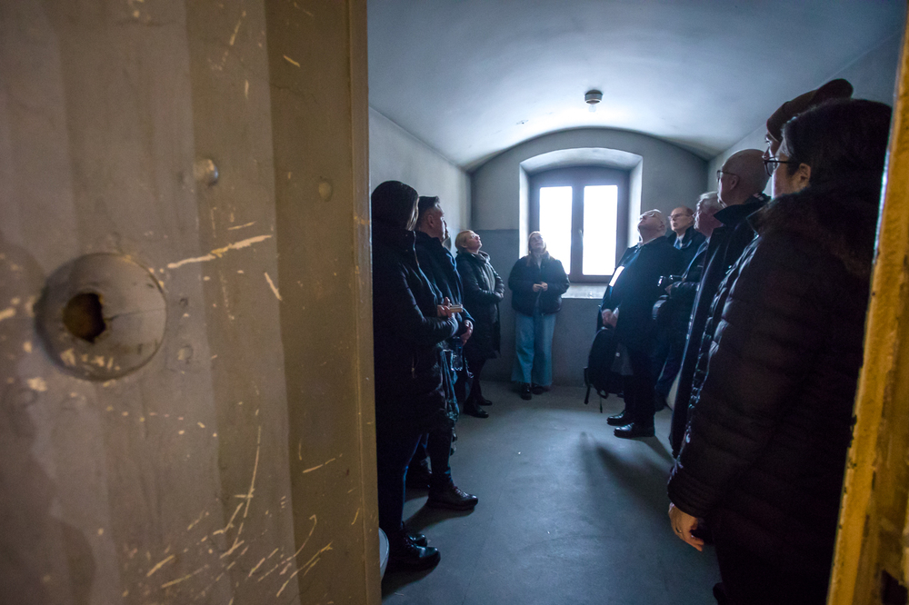 Uczestnicy zjazdu Platformy Europejskiej Pamięci i Sumienia zwiedzili Muzeum Żołnierzy Wyklętych i Więźniów Politycznych PRL – Warszawa, 7 grudnia 2023. Fot. Sławek Kasper (IPN)