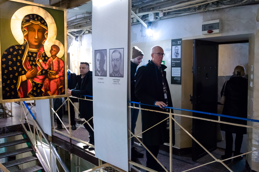 Uczestnicy zjazdu Platformy Europejskiej Pamięci i Sumienia zwiedzili Muzeum Żołnierzy Wyklętych i Więźniów Politycznych PRL – Warszawa, 7 grudnia 2023. Fot. Sławek Kasper (IPN)