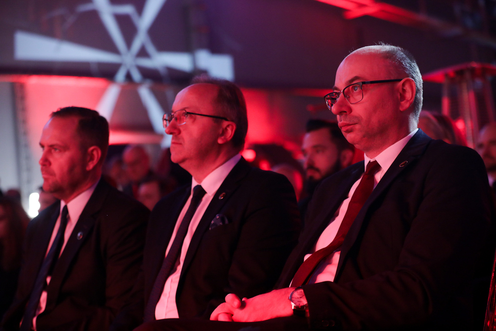 „Lotnicy – wojna w przestworzach” – kolejny autorski projekt gamingowy Instytutu Pamięci Narodowej – Warszawa, 12 grudnia 2023. Na zdj. prezes IPN dr Karol Nawrocki, zastępca prezesa dr hab. Karol Polejowski, zastępca prezesa dr Mateusz Szpytma. Fot. Mikołaj Bujak (IPN)