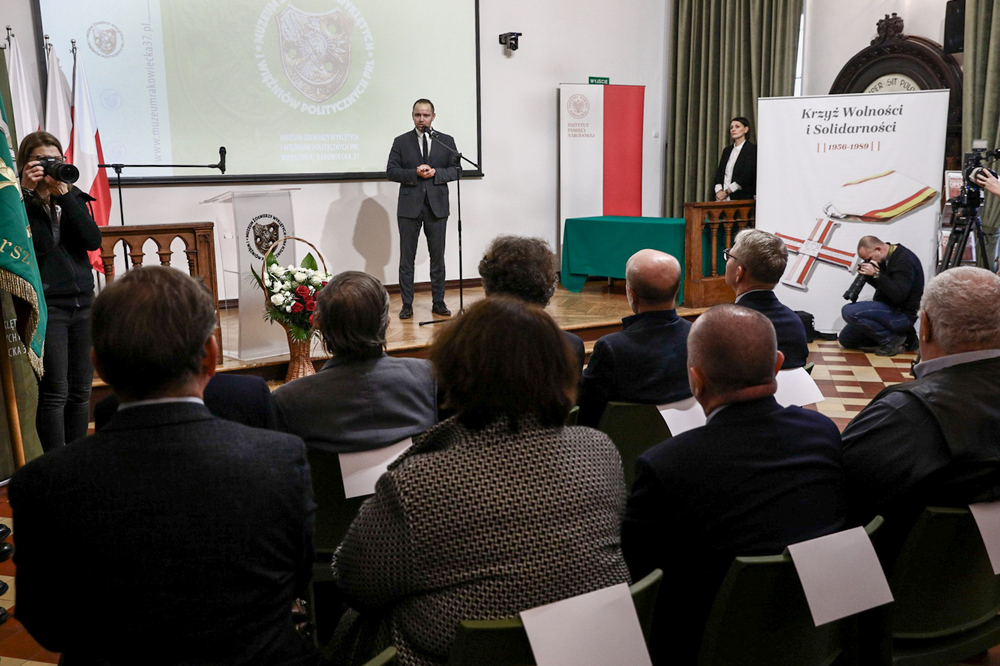 Uroczystość wręczenia Krzyży Wolności i Solidarności działaczom opozycji niepodległościowej – Warszawa, 13 grudnia 2023. Fot. Sławek Kasper (IPN)