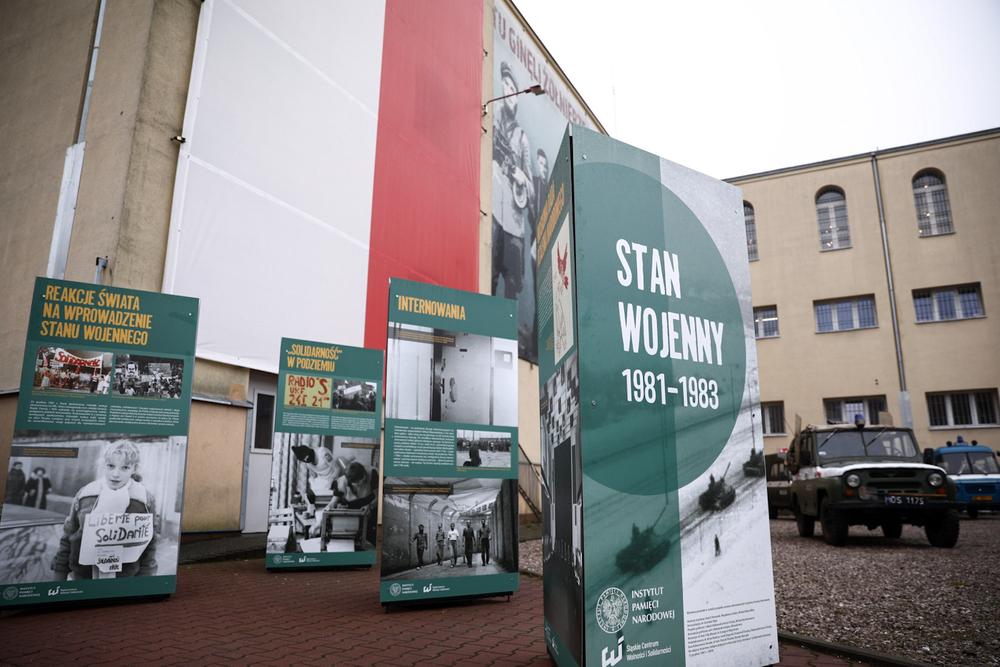 Uroczystości w Muzeum Żołnierzy Wyklętych i Więźniów Politycznych PRL upamiętniające ofiary systemu komunistycznego – Warszawa, 13 grudnia 2023. Fot. Sławek Kasper (IPN)