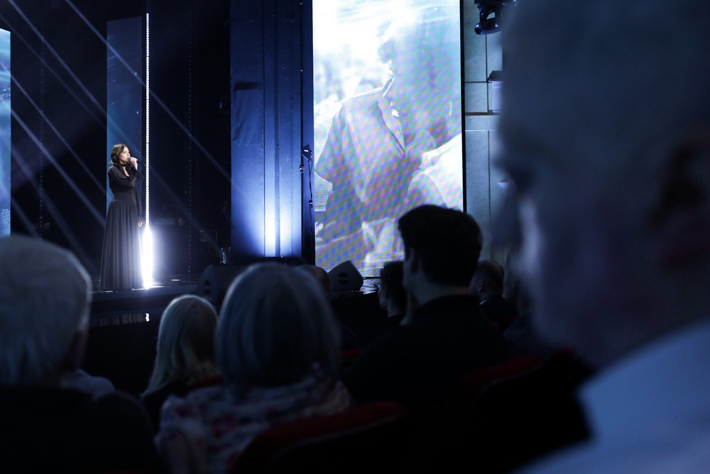 „Cena za prawdę” – widowisko w 42. rocznicę wprowadzenia stanu wojennego poświęcone kobietom internowanym w Gołdapi – Warszawa, 13 grudnia 2023. Fot. Mikołaj Bujak (IPN)