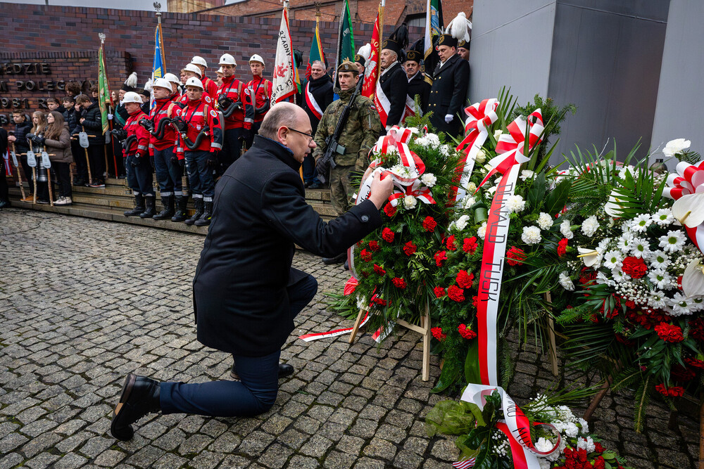 Dr Mateusz Szpytma, zastępca prezesa IPN, podczas obchodów 42. rocznicy pacyfikacji kopalni „Wujek” w Katowicach – 16 grudnia 2023. Fot. Krzysztof Łojko (IPN)
