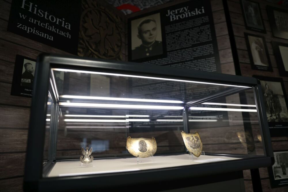 Historia w artefaktach zapisana – projekt wystawienniczo-edukacyjny Archiwum IPN