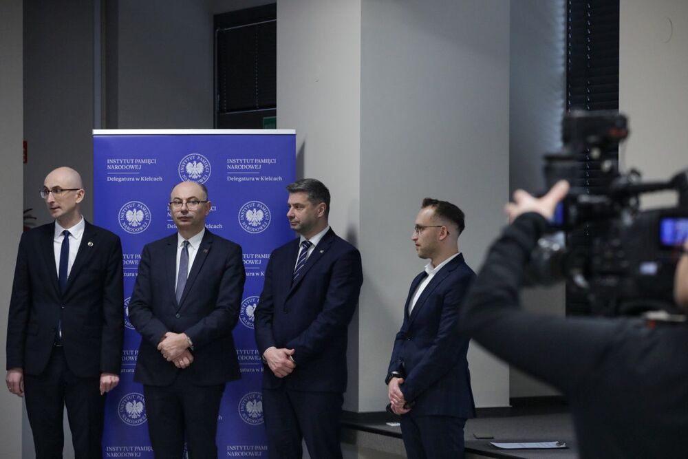 Briefing prezesa IPN dr. Karola Nawrockiego w 25. rocznicę przyjęcia ustawy o IPN – Kielce, 18 grudnia 2023. Fot. Mikołaj Bujak (IPN)