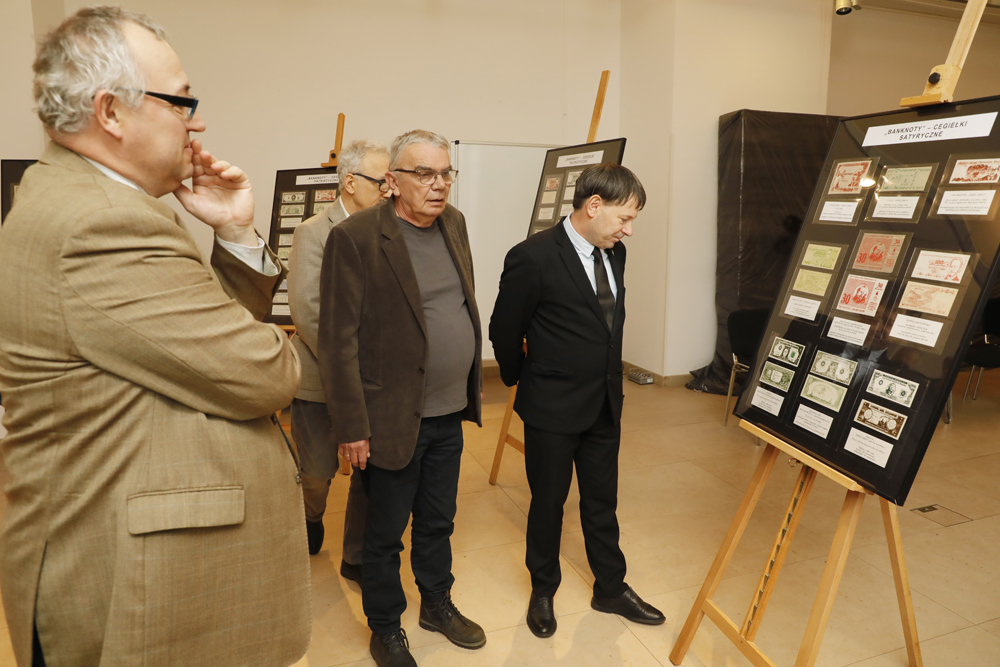 Otwarcie wystawy „Banknoty opozycji antykomunistycznej w Polsce z lat 80. XX w.”  – Warszawa, 14 grudnia 2023. Fot. Piotr Życieński (IPN)