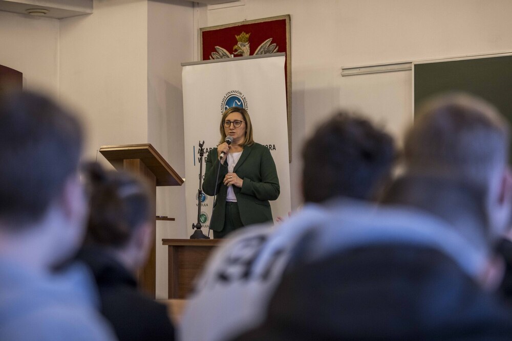 Inauguracja projektu wystawienniczo-edukacyjnego Archiwum IPN „Historia w artefaktach zapisana”  – Pułtusk, 19 grudnia 2023. Na zdj. Marzena Kruk, dyrektor AIPN. Fot. Katarzyna Adamów (IPN)