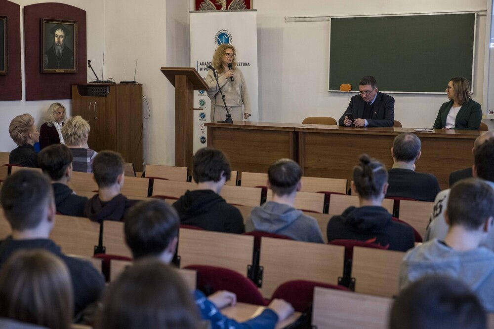 Inauguracja projektu wystawienniczo-edukacyjnego Archiwum IPN „Historia w artefaktach zapisana”  – Pułtusk, 19 grudnia 2023. Na zdj. dr Małgorzata Gogolewska-Tośka, dziekan Wydziału Humanistycznego Akademii im. Aleksandra Gieysztora w Pułtusku. Fot. Katarzyna Adamów (IPN)