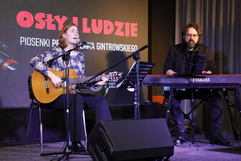 Koncert „Osły i ludzie. Piosenki Przemysława Gintrowskiego” – Warszawa, 19 grudnia 2023. Fot. Piotr Życieński (IPN)