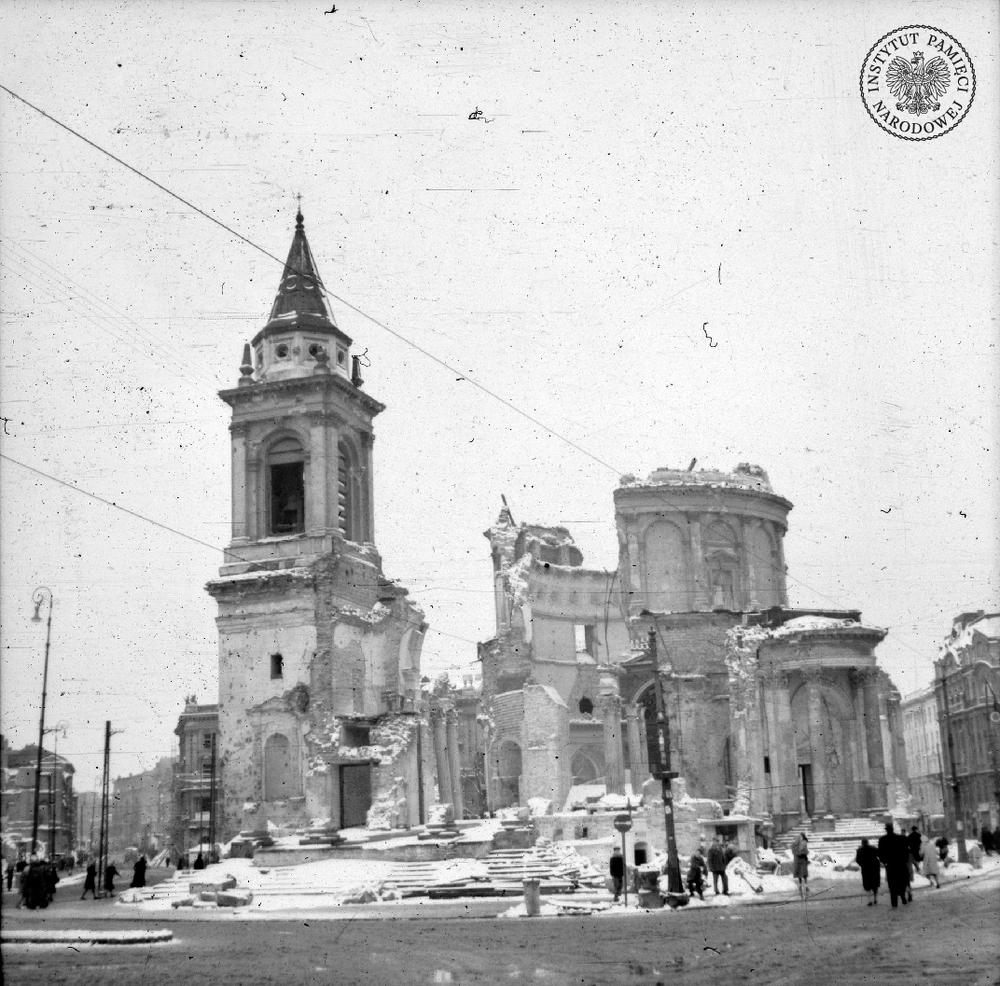 Ruiny kościoła św. Aleksandra na pl. Trzech Krzyży, 1946 r. Fot. Julien Bryan (z zasobu Archiwum IPN)