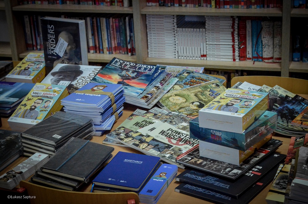 Przekazanie materiałów do Szkoły Podstawowej w Skierniewicach – 4 stycznia 2024. Fot. Łukasz Saptura.