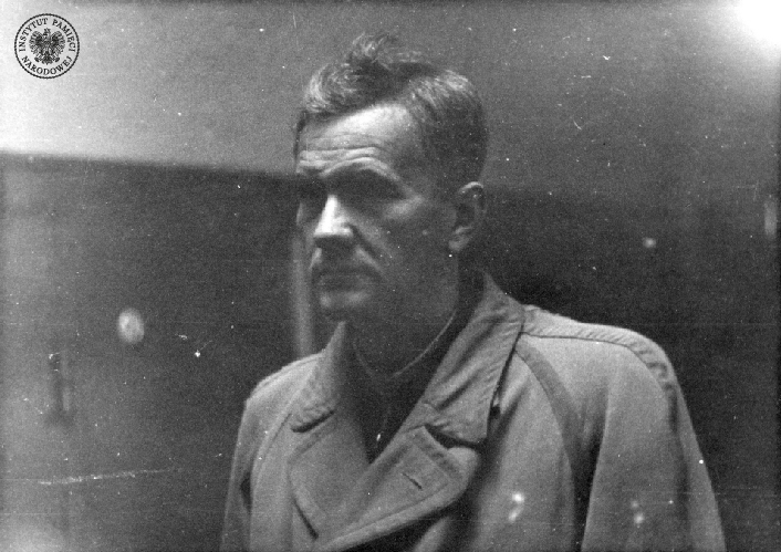 Ludwig Fischer, były gubernator dystryktu warszawskiego Generalnego Gubernatorstwa, na korytarzu więzienia mokotowskiego przy ul. Rakowieckiej w Warszawie, 1946 r. (fot. z zasobu IPN, sygn. IPN BU 4084/63502)