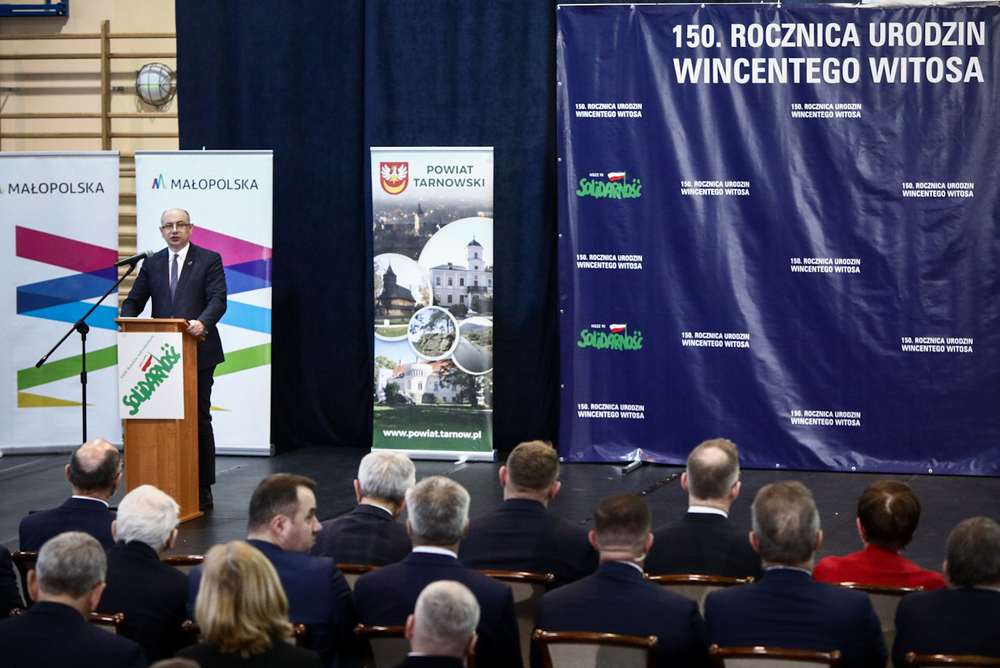 Zastępca prezesa IPN dr Mateusz Szpytma podczas obchodów 150. rocznicy urodzin Wincentego Witosa – Wierzchosławice, 14 stycznia 2024. Fot. Sławek Kasper (IPN)