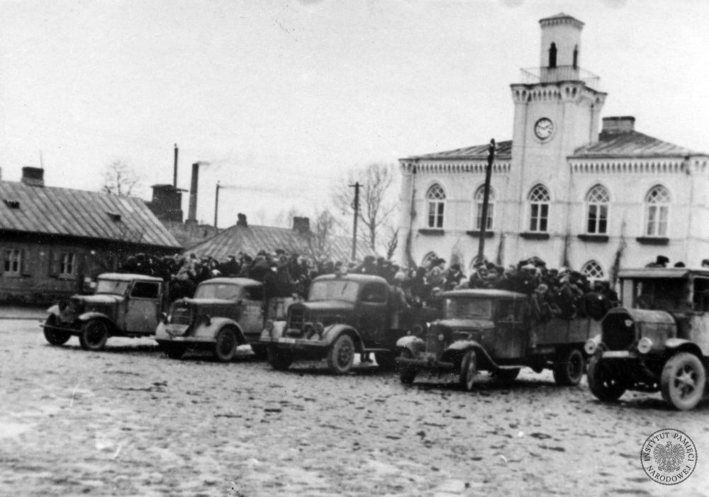 Ciechanowski ratusz (1942 r.), w okresie okupacji niemieckiej siedziba magistratu oraz miejsce uwięzienia wielu Polaków. Fot. z zasobu AIPN