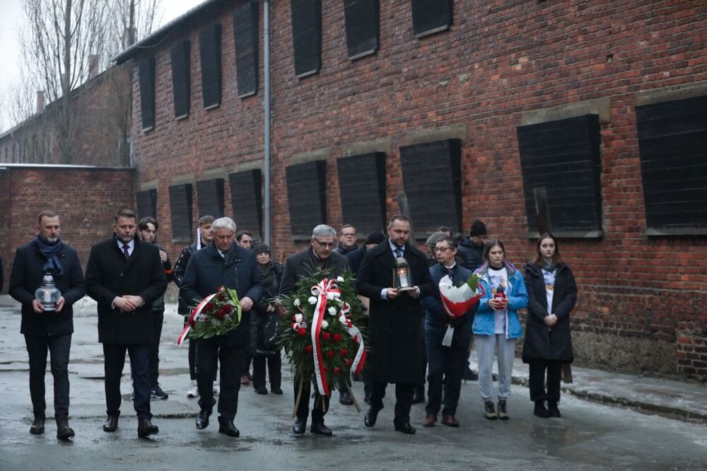 Oddanie hołdu pomordowanym pod Ścianą Śmierci Bloku 11 – 18 stycznia 2024. Fot. Mikołaj Bujak (IPN)