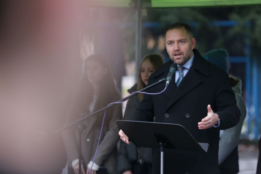 Prezes IPN dr Karol Nawrocki podczas obchodów rocznicy Marszu Śmierci – Pszczyna, 18 stycznia 2024. Fot. Mikołaj Bujak (IPN)