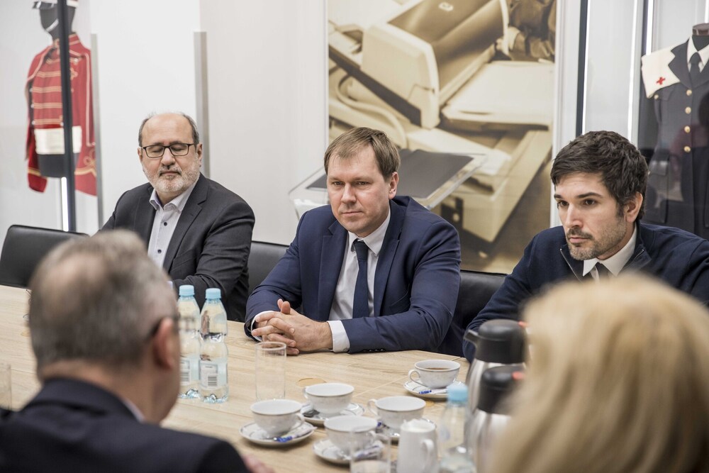 Wizyta delegacji francuskiej w Archiwum IPN – Warszawa, 30 stycznia 2024 r. Na zdj. (od lewej): Guillaume Robert, Laurent Tatarenko i Etienne Peyrat. Fot. Katarzyna Adamów (IPN)