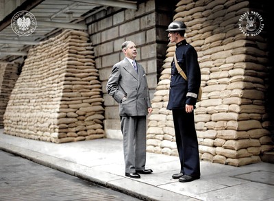 Burmistrz Londynu Frank Bowater i nieznany policjant. Londyn, 1 września 1939 r. (fot. Alamy/BE&W)
